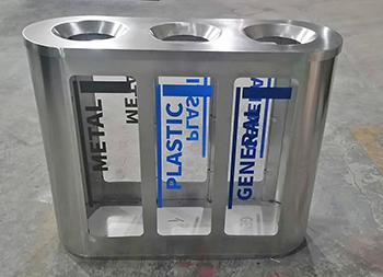 室內(nèi)出口地鐵站透明不銹鋼分類垃圾桶主圖