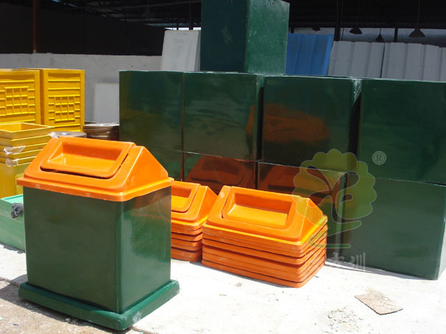 玻璃鋼物業(yè)環(huán)保垃圾桶圖