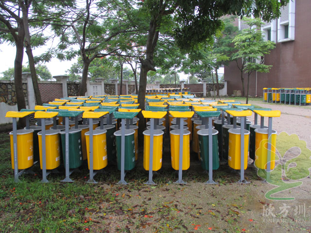 景區(qū)玻璃鋼分類垃圾箱圖片