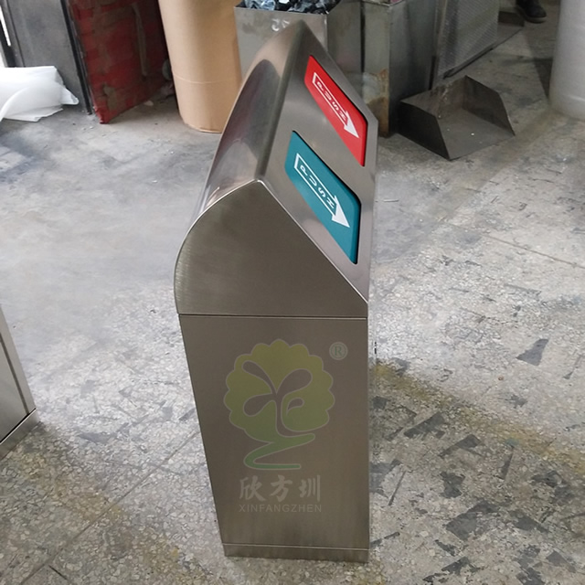 創(chuàng)意戶外帶蓋分類不銹鋼垃圾桶