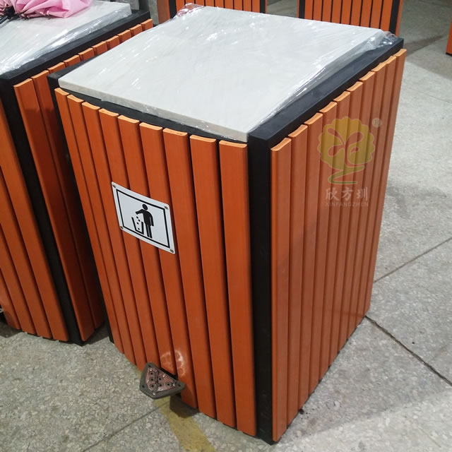 小型室內(nèi)腳踏式鋼木果皮箱