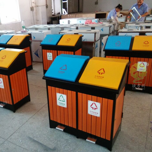 兩分類腳踏式鋼木垃圾桶