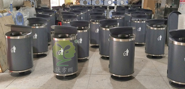 鴨舌桶遍布深圳戶外街道?！俺浴逼渌? width=