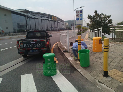 深圳機(jī)場(chǎng)玻璃鋼雙桶垃圾桶安裝圖