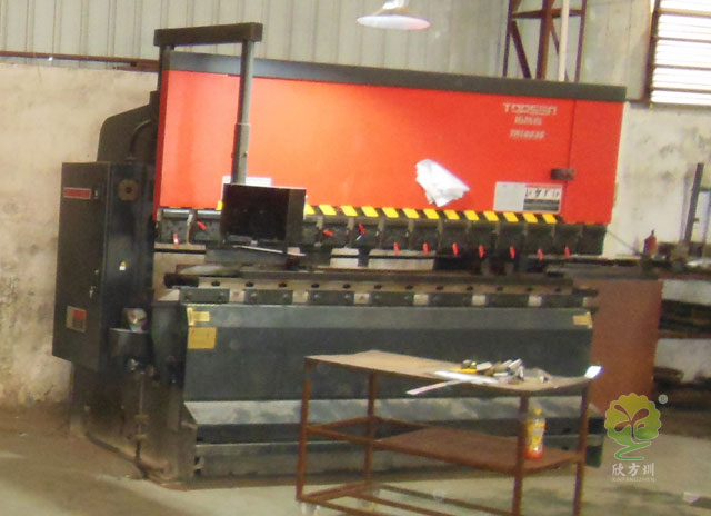 垃圾桶數(shù)控折彎設(shè)備圖