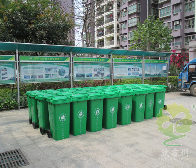 新增環(huán)衛(wèi)垃圾桶設(shè)施讓城市街道更衛(wèi)生